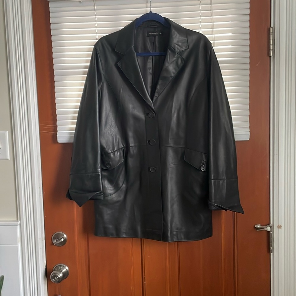 Womyn 100% Genuine Leather Black Jacket Button Front Long Sleeve Notched Lapel